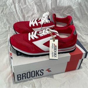 NEW Brooks Chariot Men’s Running Shoes Red size 10